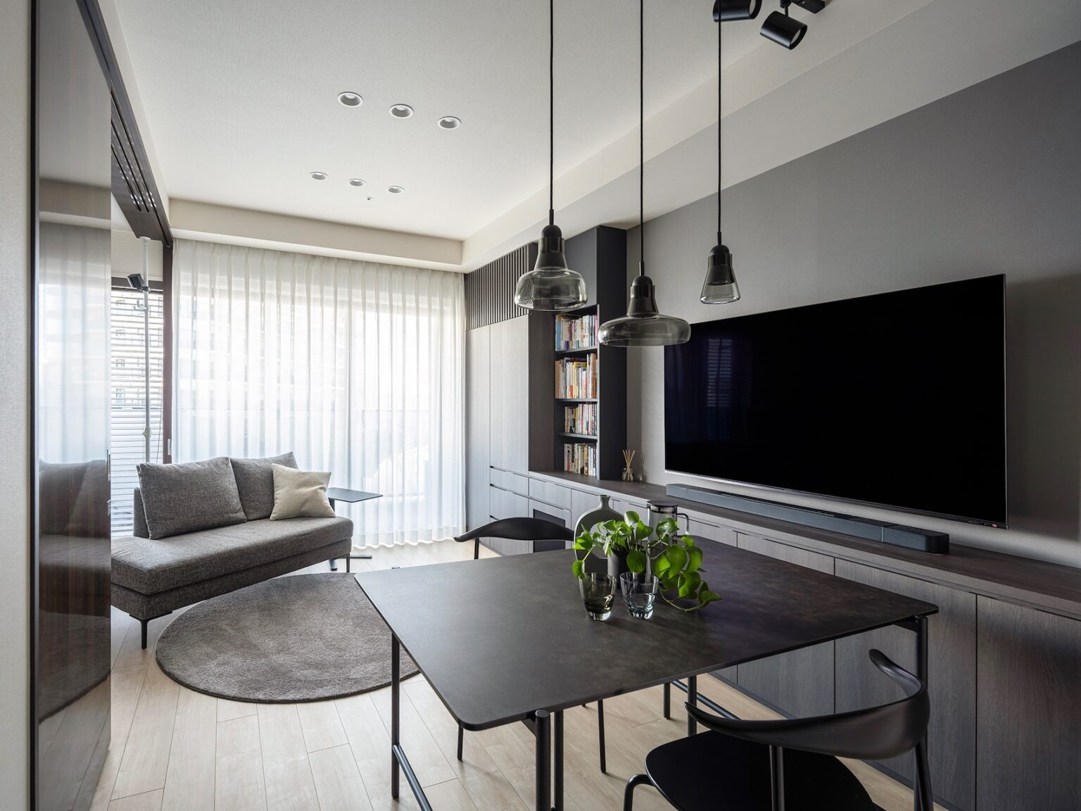 【レビュー】こだわりを追求して行き着いた4.8mの壁面収納